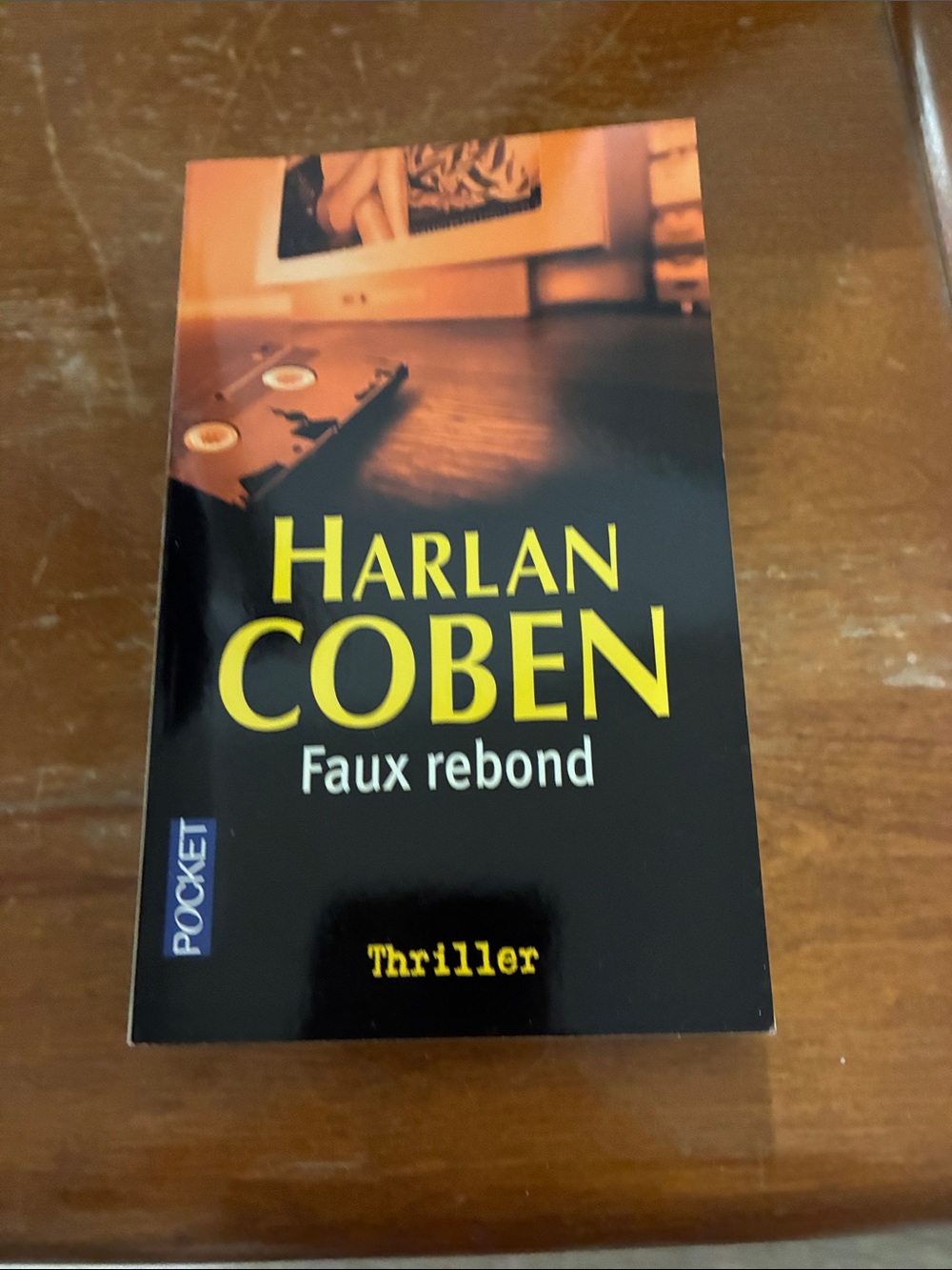 4/10$ 📚 Black and Yellow Thriller Book Cover Home Accent